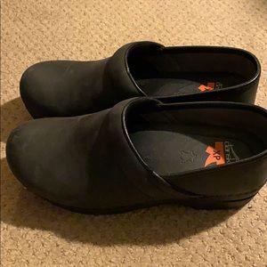 Size 38 black dansko shoes